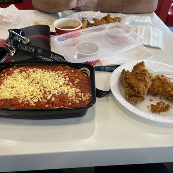 Jollibee - Spaghetti and Chicken - Chicken Shop Near Me - Jacksonville, Florida