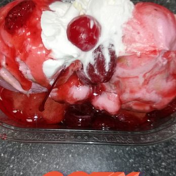 Braum's - Strawberry blondie sundae . - Ice Cream & Frozen Yogurt Near Me - Dallas, Texas Braum's - Strawberry blondie sundae . - Ice Cream & Frozen Yogurt Near Me - Dallas, Texas