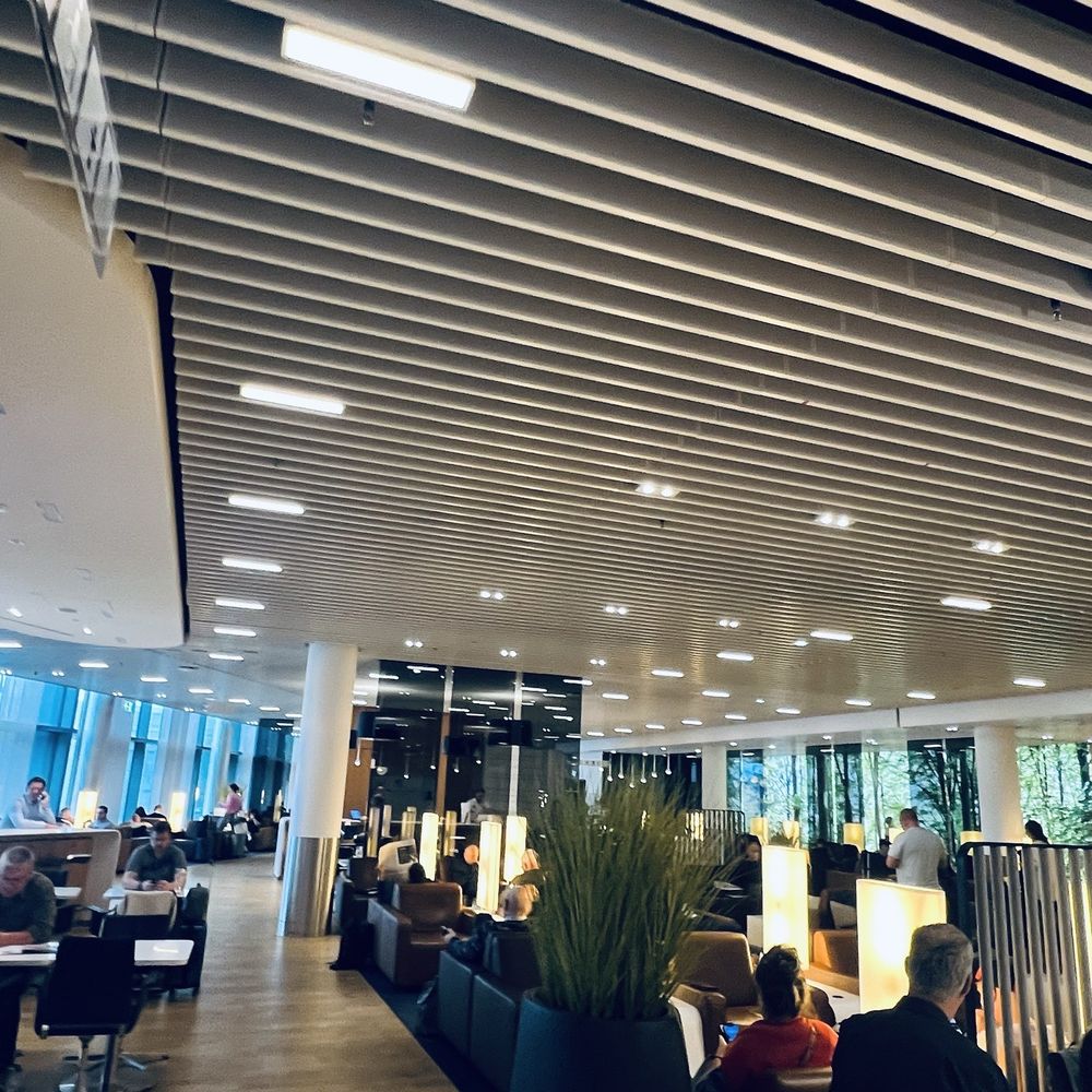 Lufthansa Senator Lounge - Airport Lounges Near Me Lufthansa Senator Lounge - Airport Lounges Near Me