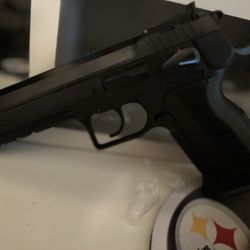 Tin Star Shooting Range - Pistol they sent