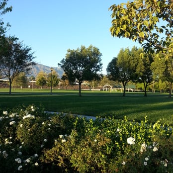Central Park - Nice big green field - Parks Near Me - Rancho Cucamonga, California Central Park - Nice big green field - Parks Near Me - Rancho Cucamonga, California
