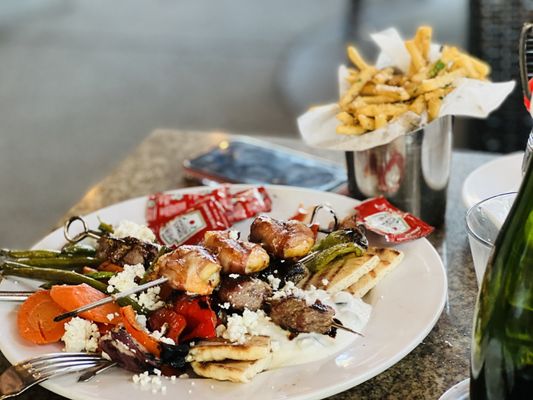 Yanni's Bar & Grill by null