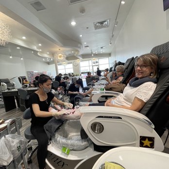 Genova Nail Spa - Nail Salons Near Me - Pearland, Texas