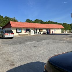 Mom's State Line Grocery