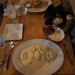 Crabcakes and fish And lobster raviolis with the cream sauce