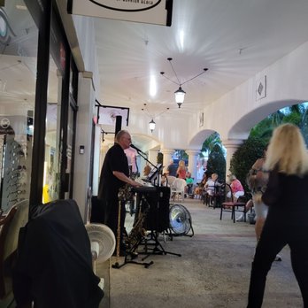 Brendys - Boynton - Music and dancing at the ice cream shop! - Ice Cream & Frozen Yogurt Near Me - Boynton Beach, Florida