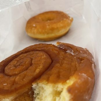 Randy’s Donuts - Cinnamon roll and glazed raised - Donuts Near Me - Las Vegas, Nevada Randy’s Donuts - Cinnamon roll and glazed raised - Donuts Near Me - Las Vegas, Nevada