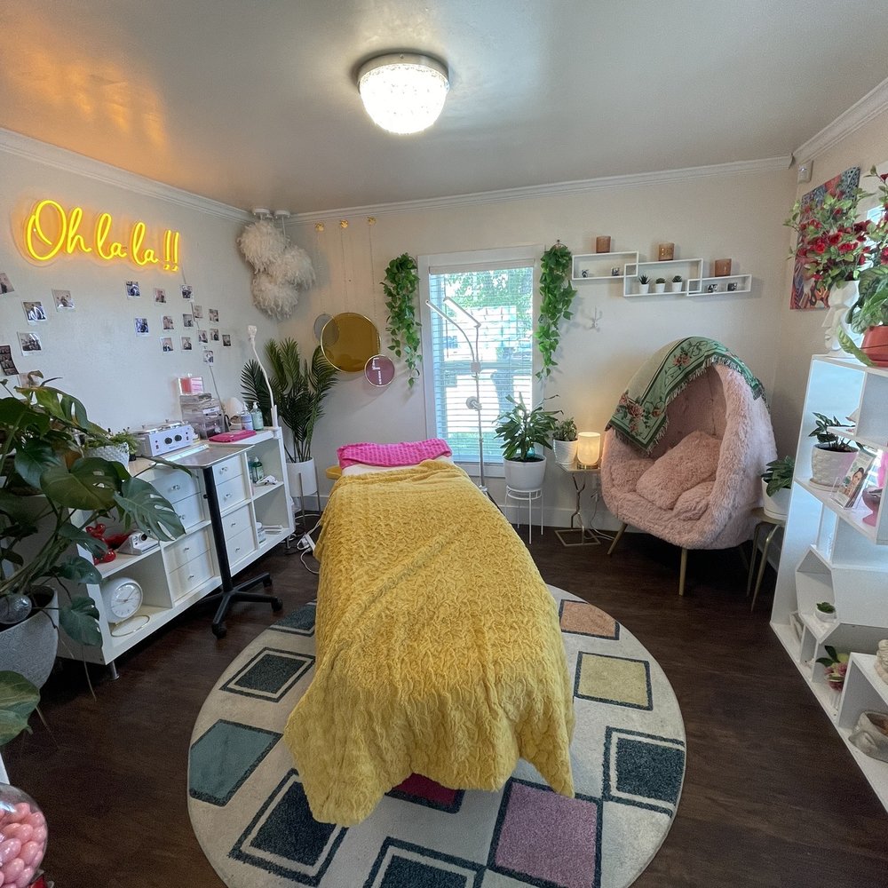 All Things Face Esthetic Lounge - Estheticians Near Me - Lockhart, Texas