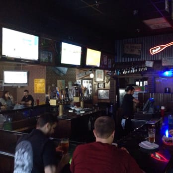 Romano's Chicago Pizzeria - Great sports bar to chill out and relax with some great drinks - Pizza Near Me - Riverside, California