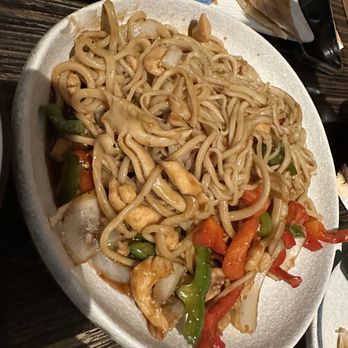 Master Noodle - Garlic Chicken Fried Noodles - Chinese Near Me - Saint Paul, Minnesota Master Noodle - Garlic Chicken Fried Noodles - Chinese Near Me - Saint Paul, Minnesota