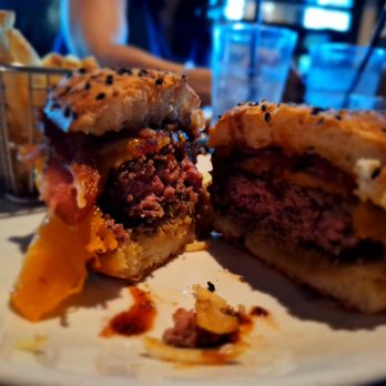 Yard House - BBQ Burger - New American Near Me - Tucson, Arizona
