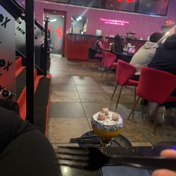 Xoxo Hookah Lounge - I don't know why my sister put her fork in the middle