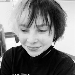 Hair Bliss - shaggy razor cut on 2-tone Cruella hair