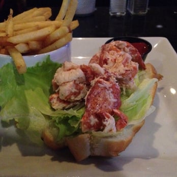 Brinkleys Restaurant & Pub - Lobstah roll. Hotel bar style. - Hotels Near Me - Boston, Massachusetts
