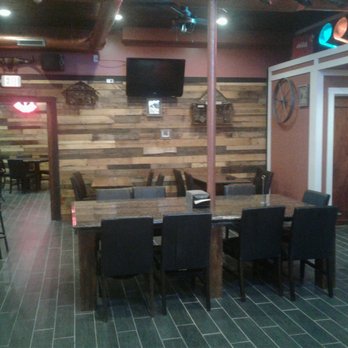 Johnny's Wee Nee Wagon - Spacious seating - Hot Dogs Near Me - Markham, Illinois