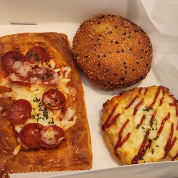 Paris Baguette - Pepperoni Pizzetta, Curry Croquette & Hash Brown Bread - Bakeries Near Me - Woodlands, Texas Paris Baguette - Pepperoni Pizzetta, Curry Croquette & Hash Brown Bread - Bakeries Near Me - Woodlands, Texas