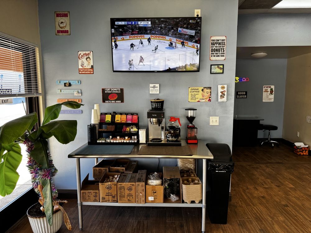 Donuts in Paradise Logo