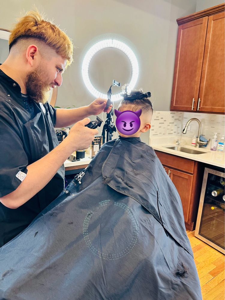 Barber Tmz Logo