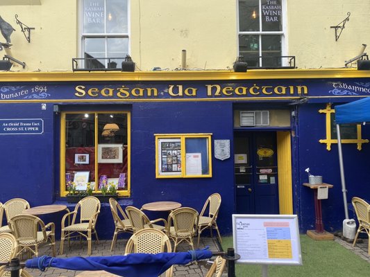 Tigh Neachtain by null