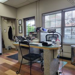 Shears 2 U - Inside getting my hair beautiful