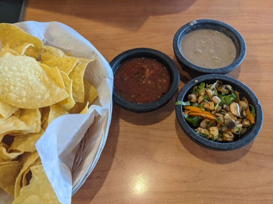 Tres Amigos (Lincolnway) by null