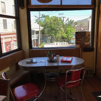 The Flatiron - retro table - Coffee & Tea Near Me - Jerome, Arizona