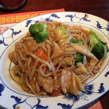 Shanghai - Kids chicken lo mien with broccoli - Chinese Near Me - Lake Jackson, Texas Shanghai - Kids chicken lo mien with broccoli - Chinese Near Me - Lake Jackson, Texas