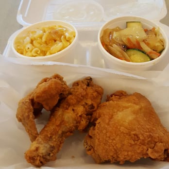 Fish N' Grill - 3 piece fried chicken lunch special with Mac n cheese and sautéed squash, $6.99 including drink - Seafood Near Me - Fredericksburg, Virginia