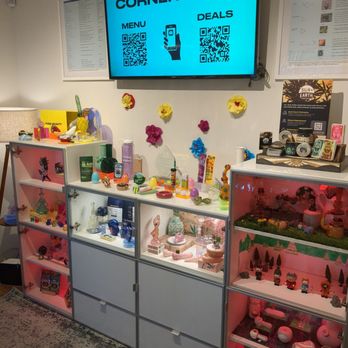 Cornerstone Wellness - Inside the Cornerstone shop. - Cannabis Dispensaries Near Me - Los Angeles, California