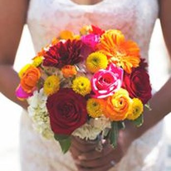 A Love's in Bloom - Florists Near Me