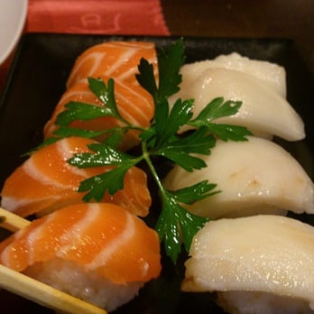 Aoyama - Sushi de salmón y de pez mantequilla. - Japanese Near Me - Valencia, V Aoyama - Sushi de salmón y de pez mantequilla. - Japanese Near Me - Valencia, V