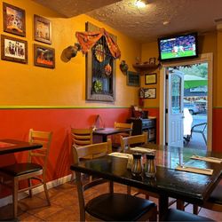 El Jarro - Indoor Seating