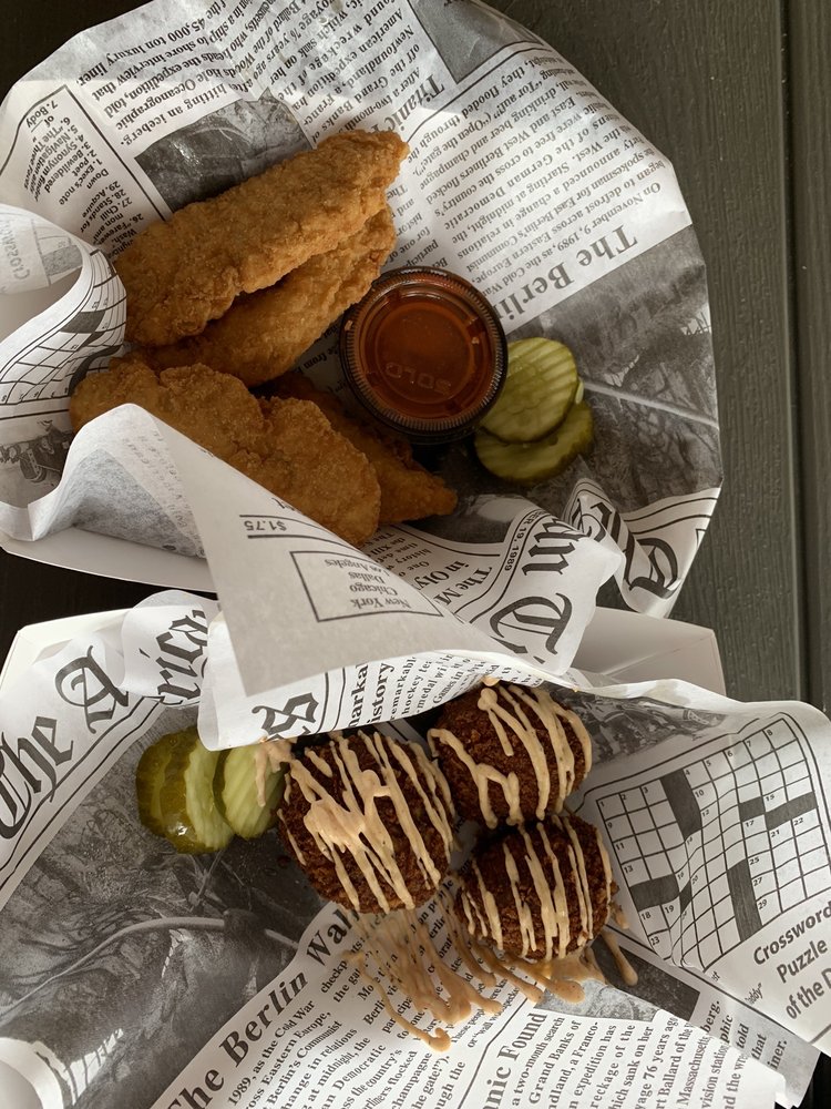 HONEY HOLE WINERY 2 Honey Hole Rd, Drums, Pennsylvania Wineries