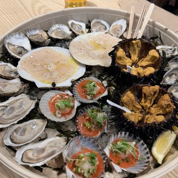 Lobster Place - Oysters, 2x scallops, 2x uni, 5 Peruvian scallops - Seafood Markets Near Me - New York, New York