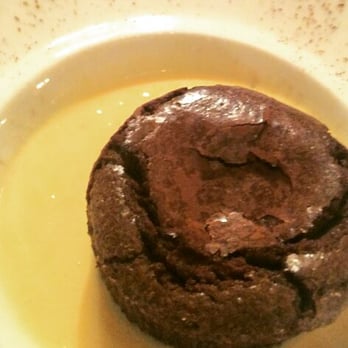 Le Churchill - Moelleux au chocolat et creme anglaise - French Near Me - Limoges, 87 Le Churchill - Moelleux au chocolat et creme anglaise - French Near Me - Limoges, 87