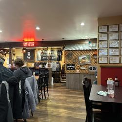 The Dirty Bird - Sycamore - A look towards the bar