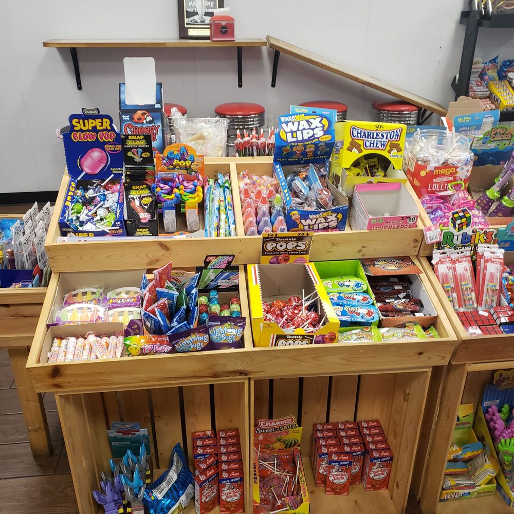 The Sugaree - Candy stand in the middle of the store - Ice Cream & Frozen Yogurt Near Me - Newtown Square, Pennsylvania The Sugaree - Candy stand in the middle of the store - Ice Cream & Frozen Yogurt Near Me - Newtown Square, Pennsylvania