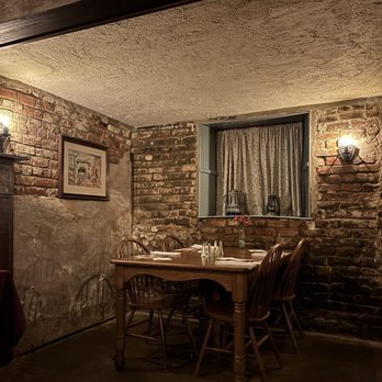 Half Way House - Dining area - American Near Me - Richmond, Virginia Half Way House - Dining area - American Near Me - Richmond, Virginia