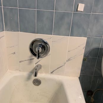 Montclair Deli - a bathtub and toilet in a bathroom - Fast Food Near Me - Paterson, New Jersey
