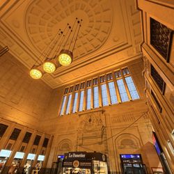 Gare de Lausanne - Central Hall of the train station.