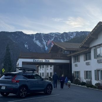 Enzian Inn - Front entrance - Hotels Near Me - Leavenworth, Washington