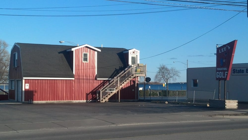 Lee's Miniature Golf Logo