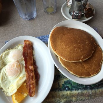 Delona Restaurant - New American Near Me - Gladstone, Michigan