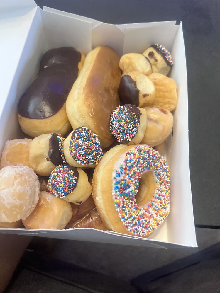Young Donuts Logo