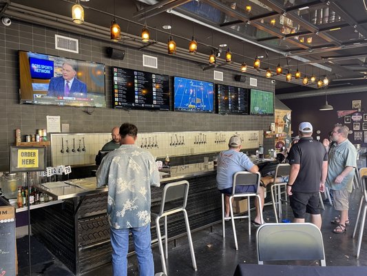 MoJo's Local Tap & Kitchen by null