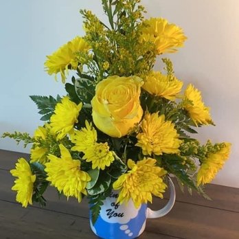 Adriene's Flowers & Gift - This was the $30 "glass vase" arrangement I paid $48 for to get delivered.. - Florists Near Me - Noblesville, Indiana Adriene's Flowers & Gift - This was the $30 "glass vase" arrangement I paid $48 for to get delivered.. - Florists Near Me - Noblesville, Indiana