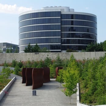 Olympic Sculpture Park - bill and melinda gates ampitheatre with richard serra piece - Parks Near Me - Seattle, Washington
