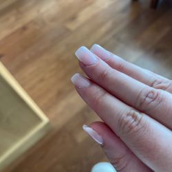 Ooh La La Nails - Crack in middle finger