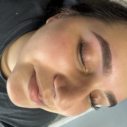 Shine Brows and Spa - Brow threading and tint
