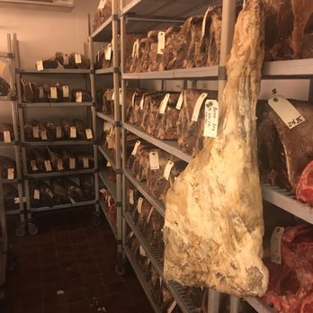 David Burke Prime - Salt Dry-aging meat room! - Steakhouses Near Me - Mashantucket, Connecticut David Burke Prime - Salt Dry-aging meat room! - Steakhouses Near Me - Mashantucket, Connecticut